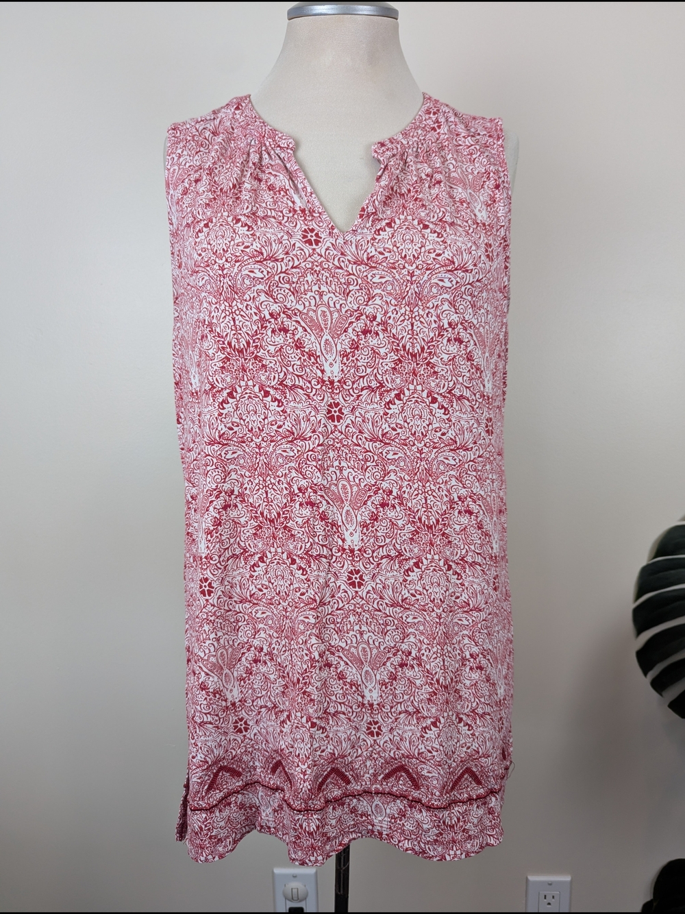 Dalia White and Red Paisley V-Neck Sleeveless Blouse